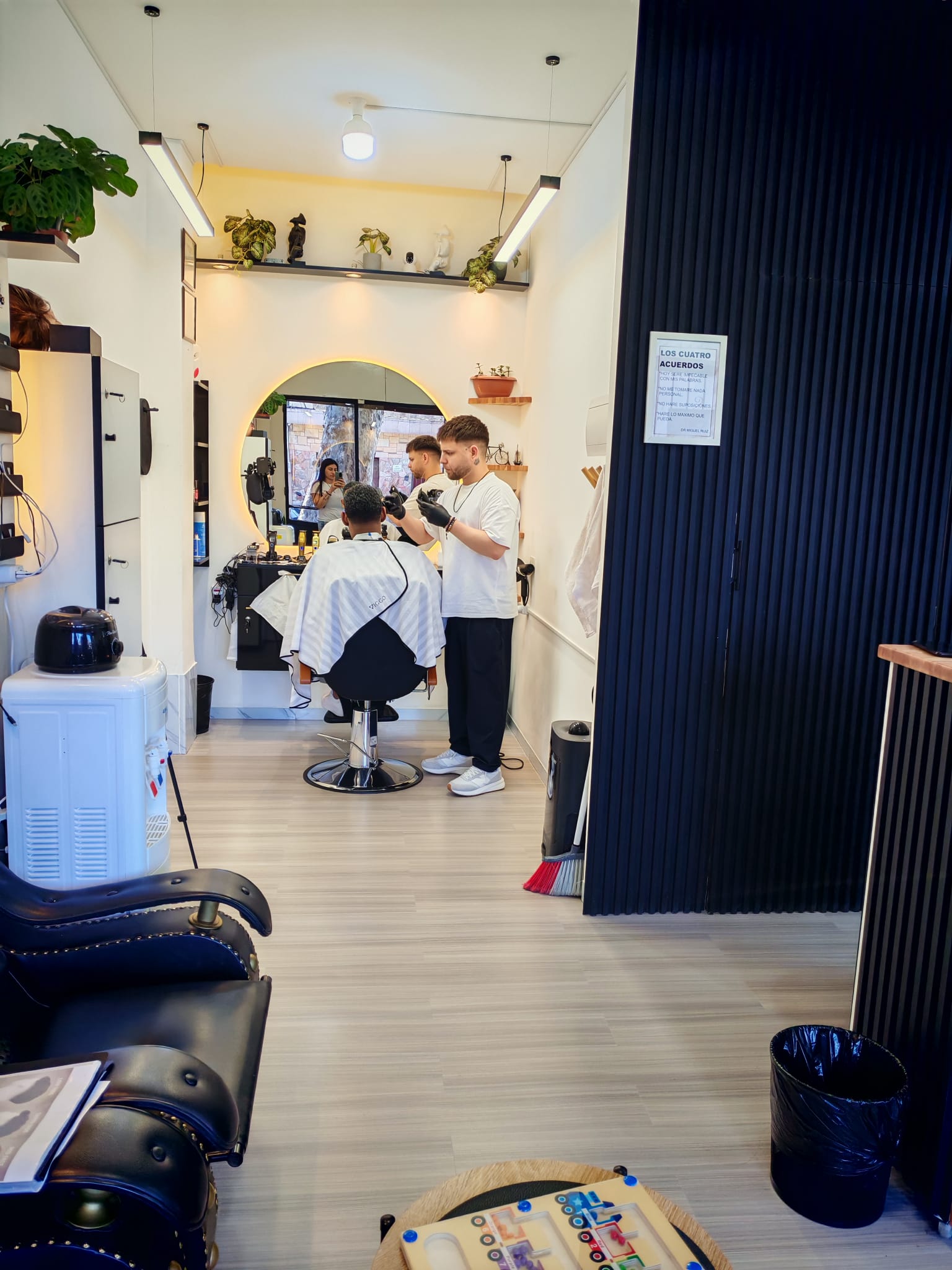 Segundo espacio de trabajo de RA Barbería Fénix