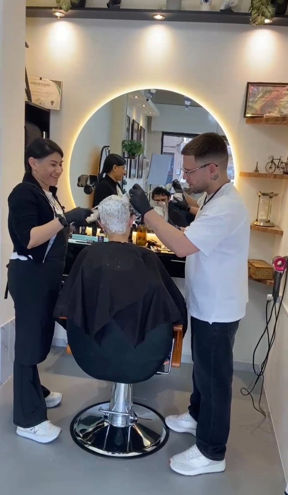 Proceso de color realizado por el equipo de RA Barbería Fénix
