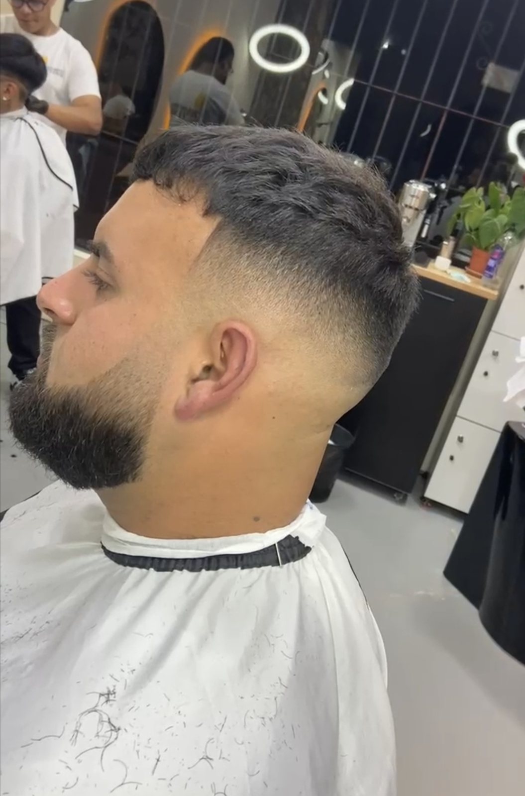 Degradado y barba realizados en RA Barbería Fénix